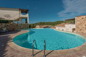 ISA-Residence with swimming-pool just 4 km from Baja Sardinia, apartments with outdoor private space and air conditioning Mucchi Bianchi